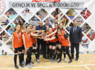 Hem voleybolda hem de futsalda rakiplerini mağlup ettiler… Karkucak Ortaokulu’ndan Çifte Başarı