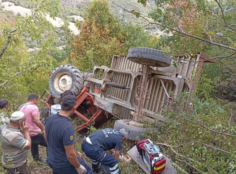 Traktör devrildi: 2 kişi hayatını kaybetti