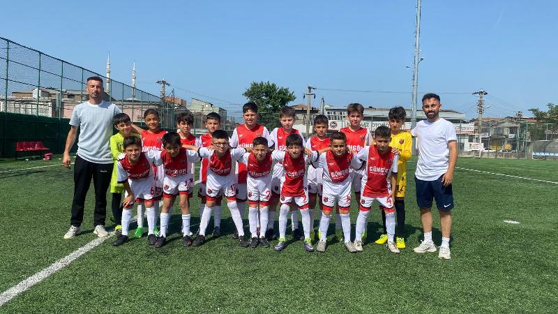 U-11 fırtına gibi esiyor..