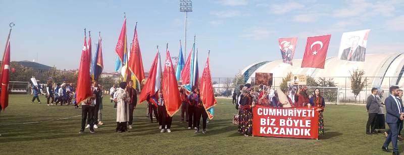 Cumhuriyet’in 101. yılı törenlerle kutlandı