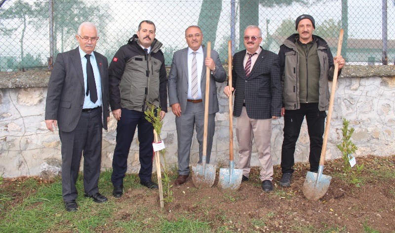 Öğretmenler anısına fidan dikildi